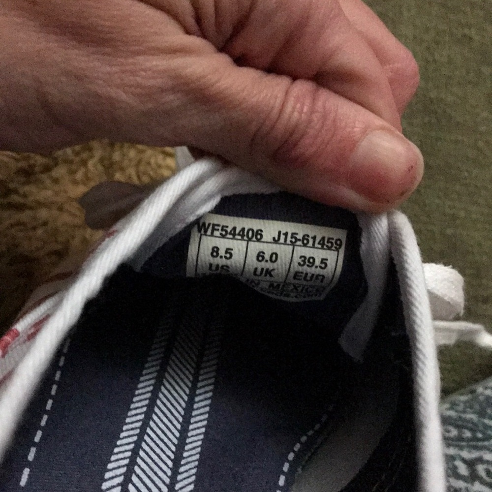 New Keds 8.5 - Picture 3 of 3